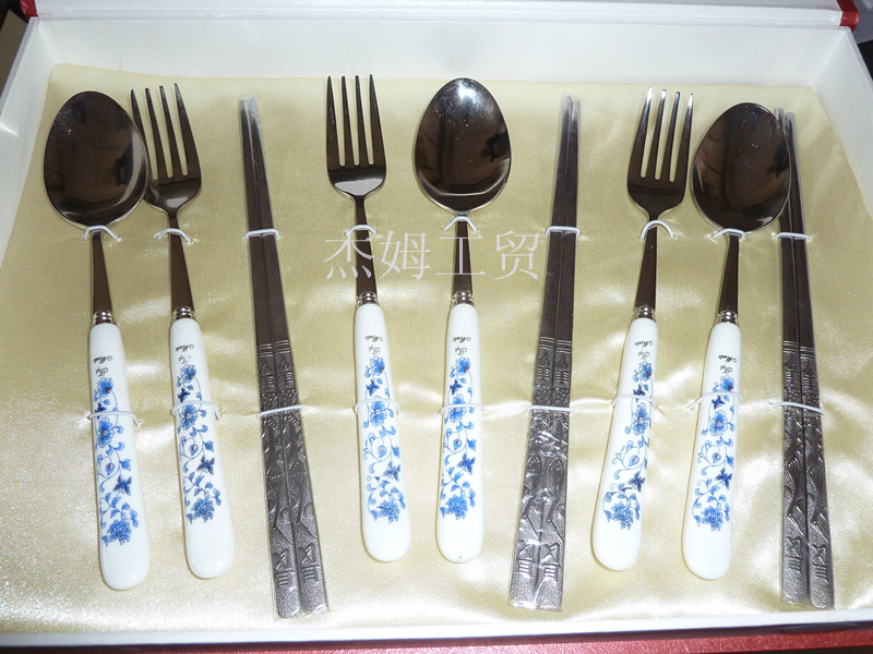 Titanium tableware