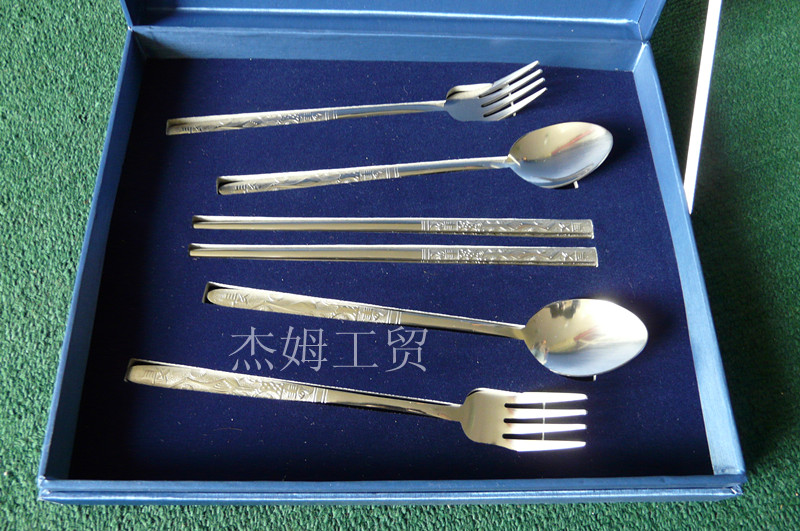 Titanium tableware